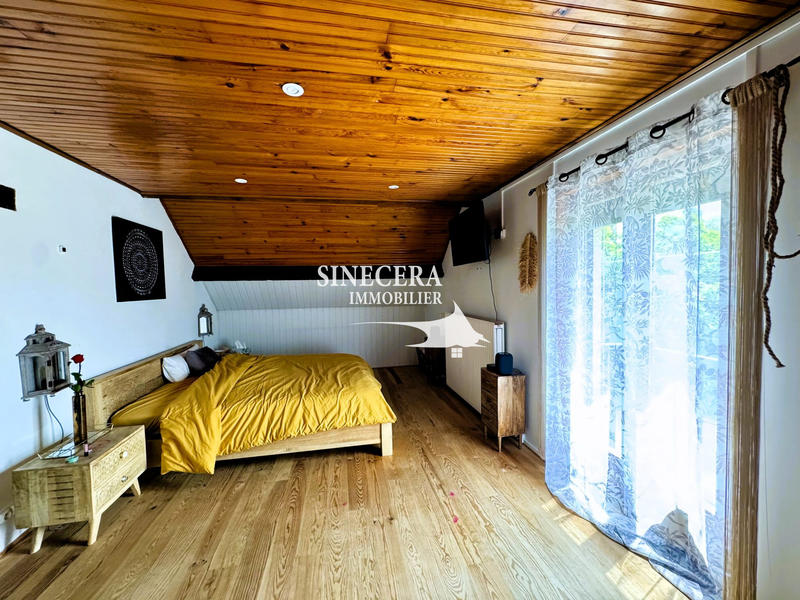 Maison - 243 m² - 10 pièces