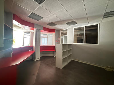 Local d'activité / Entrepôt - 212 m²