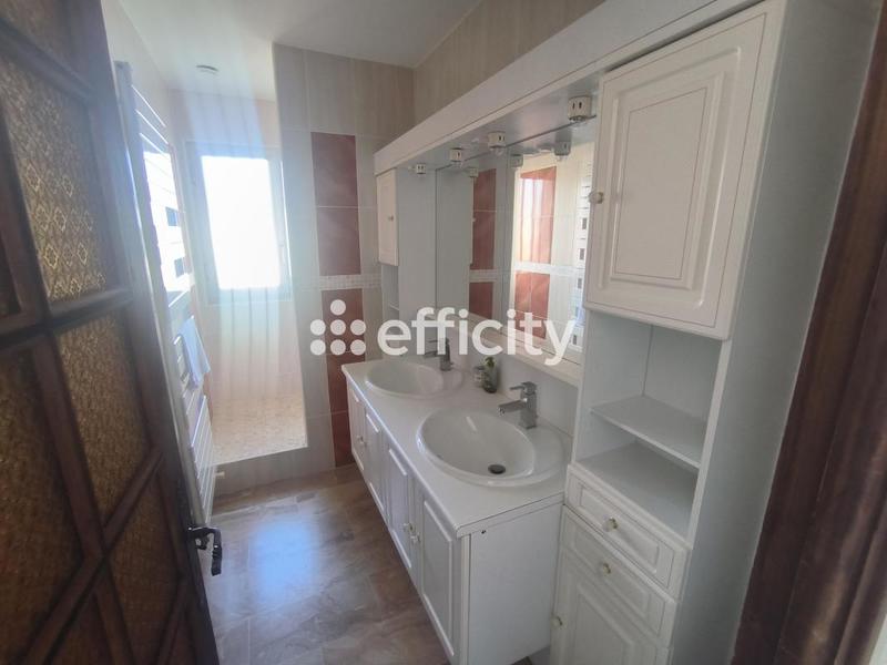 Maison - 213 m² - 9 pièces