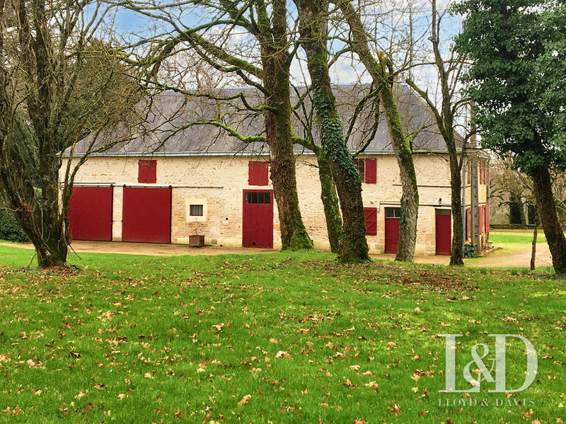 Château - 632 m² - 12 pièces