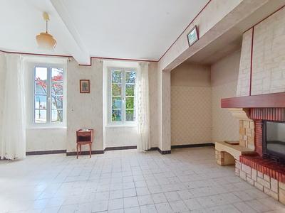 Maison - 165 m² - 9 pièces