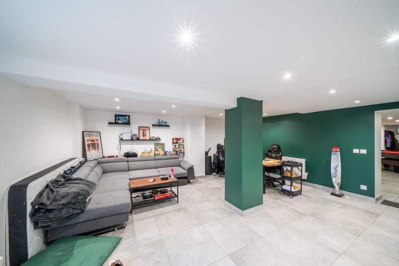 Maison contemporaine - 269 m² - 9 pièces