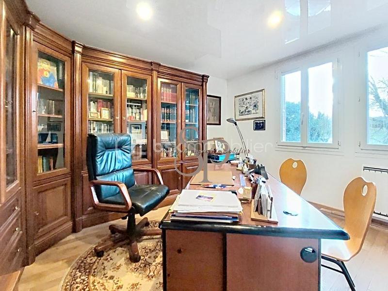 Maison traditionnelle - 220 m² - 8 pièces