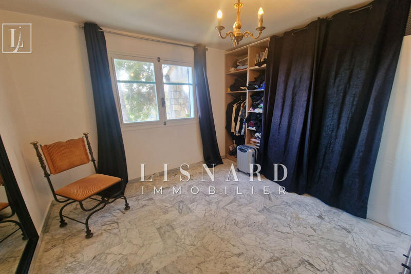 Maison - 235 m² - 8 pièces