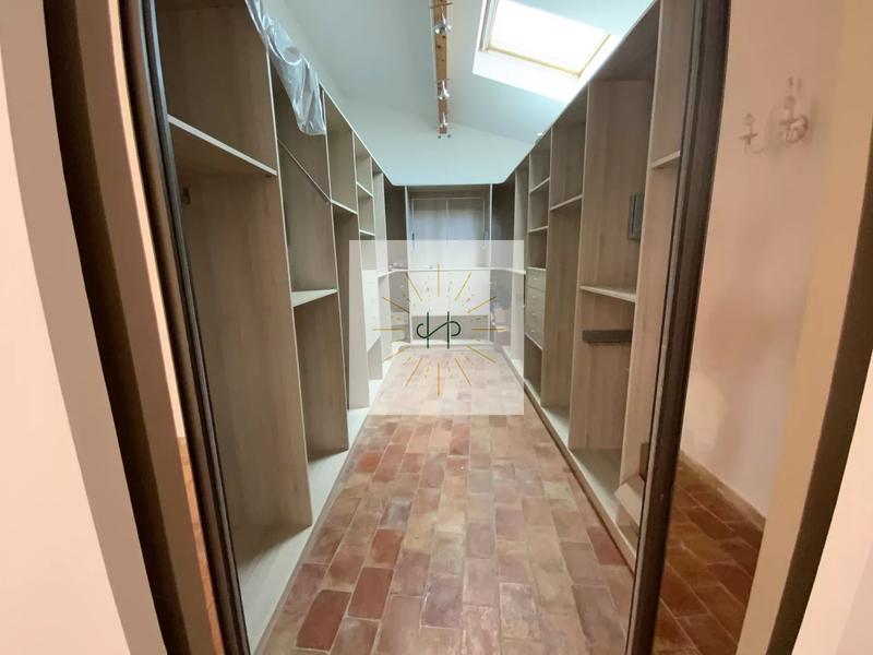 Maison - 300 m² - 9 pièces