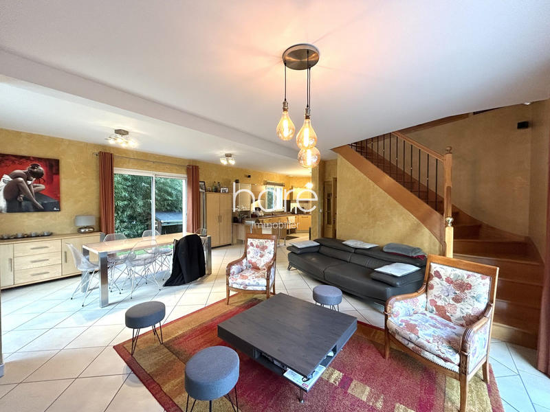 Maison - 236 m² - 6 pièces