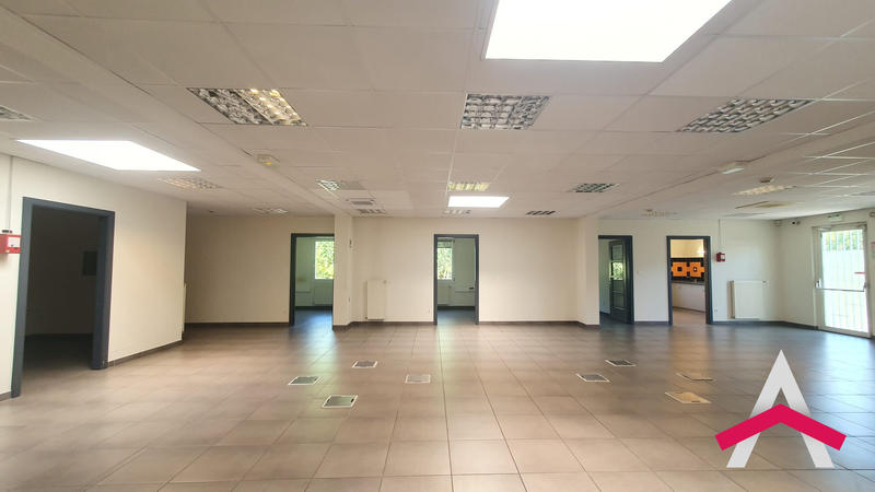 Local d'activités - 468 m²