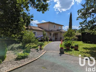 Maison - 267 m² - 8 pièces