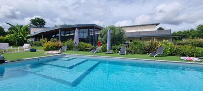 Maison - 805 m² - 16 pièces