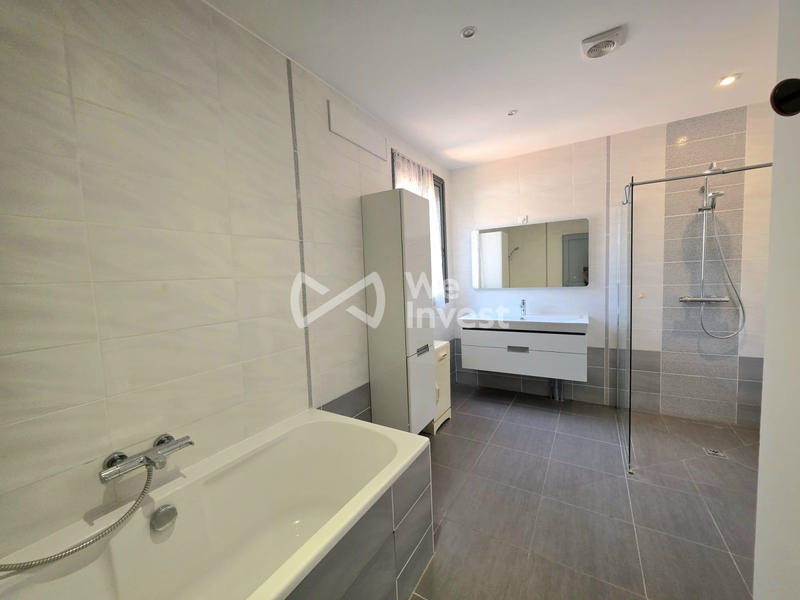 Maison - 240 m² - 6 pièces