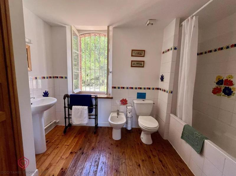 Propriété - 420 m² - 12 pièces