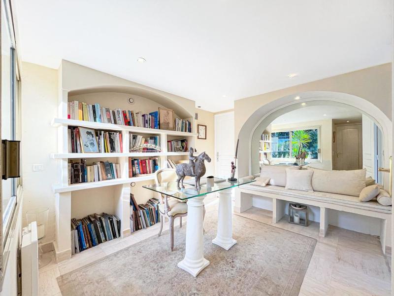 Villa - 272 m² - 6 pièces