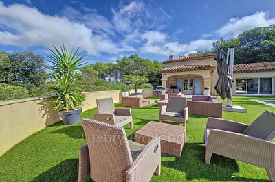 Propriété - 360 m² - 10 pièces