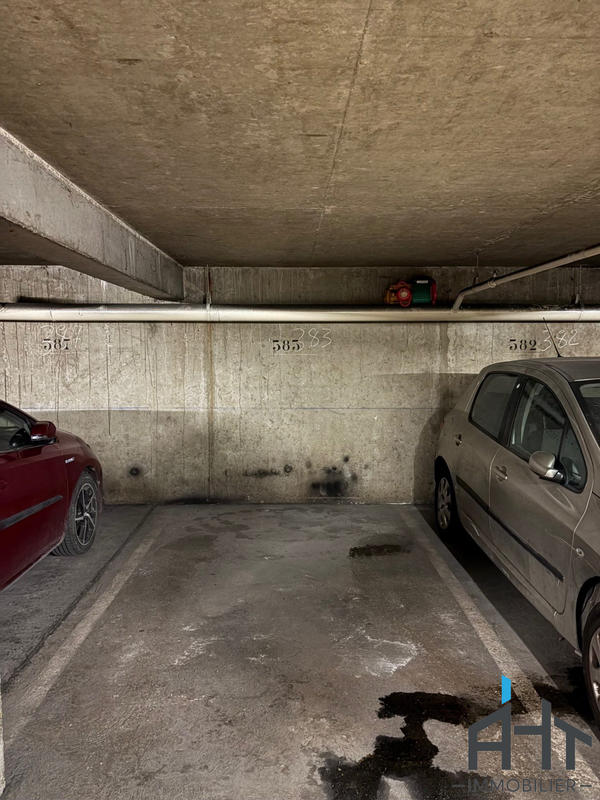 Parking / Garage - 12 m²