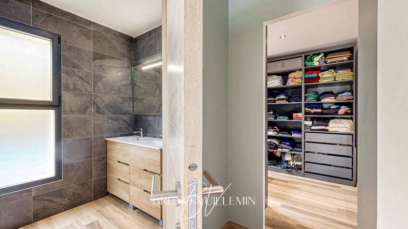 Villa - 198 m² - 8 pièces