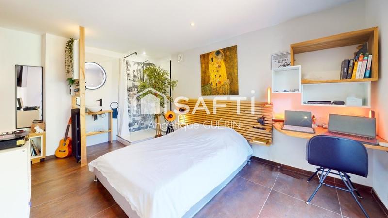 Maison - 318 m² - 9 pièces