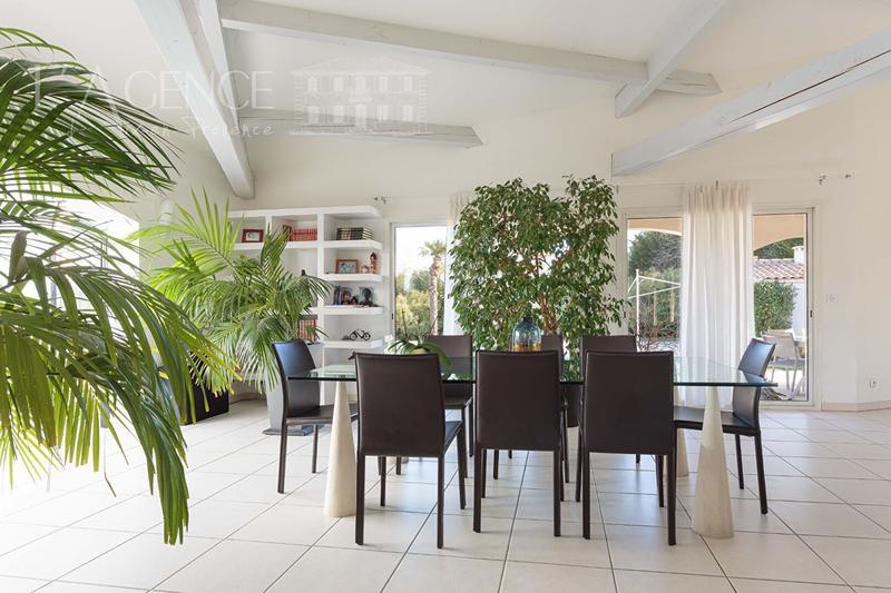 Maison - 215 m² - 6 pièces