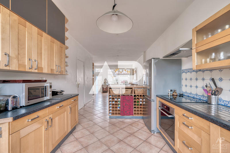 Maison - 179 m² - 8 pièces