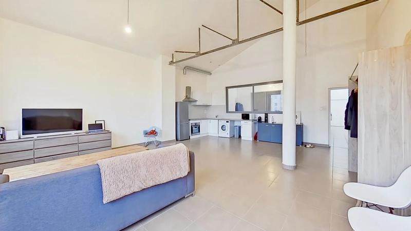 Loft - 95 m² - 3 pièces