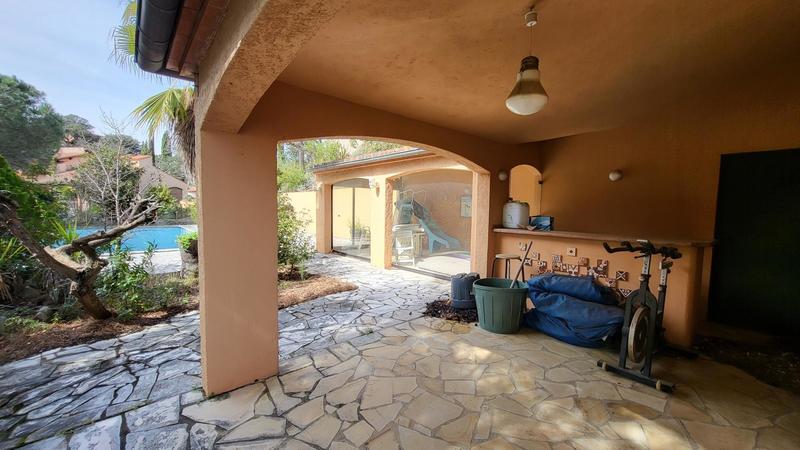 Maison - 305 m² - 10 pièces