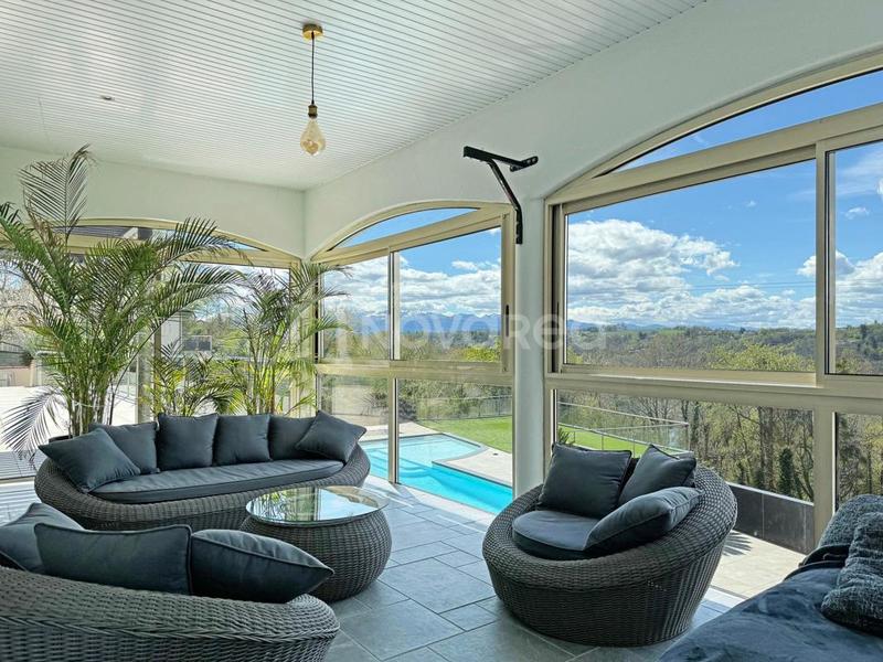 Villa - 280 m² - 8 pièces