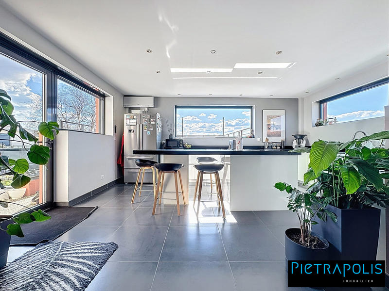 Maison contemporaine - 322 m² - 8 pièces