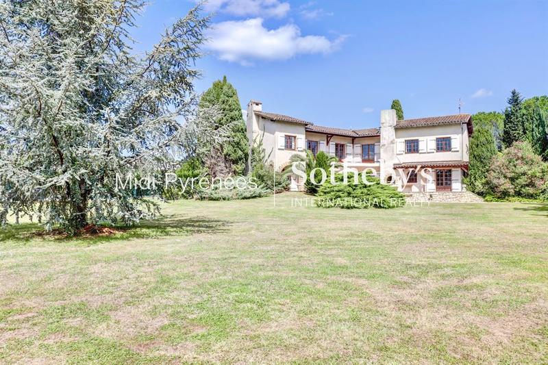 Maison - 242 m² - 6 pièces