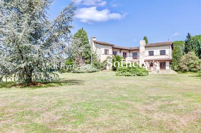 Maison - 242 m² - 6 pièces