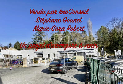 Maison - 1 960 m² - 17 pièces