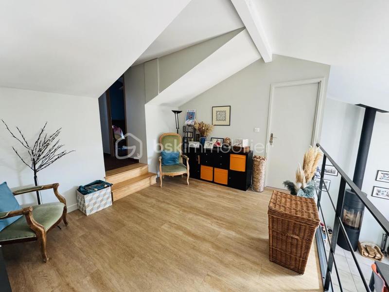 Maison - 210 m² - 7 pièces