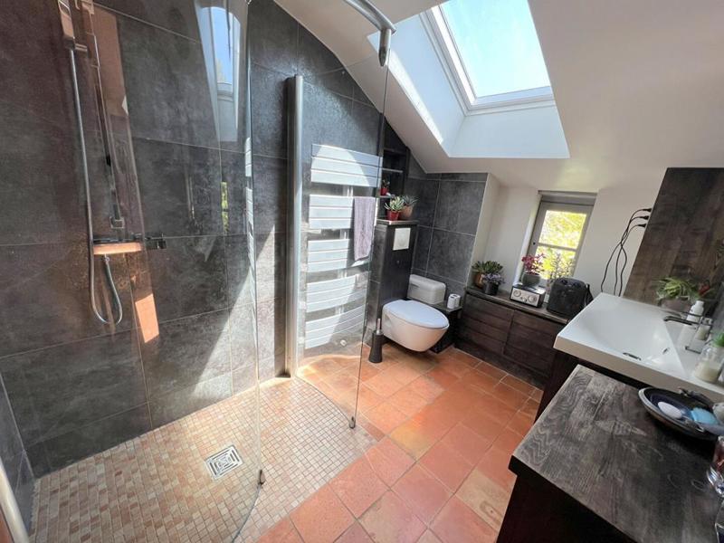 Maison - 225 m² - 9 pièces