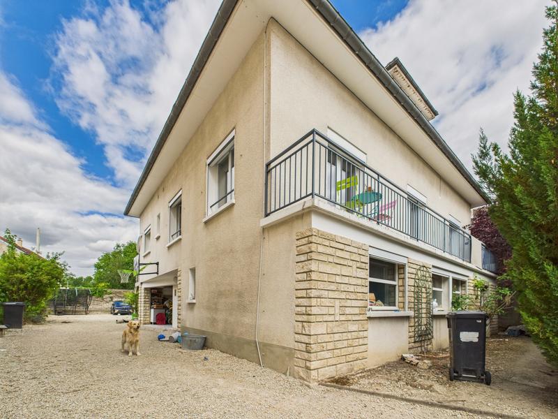 Maison - 235 m² - 7 pièces