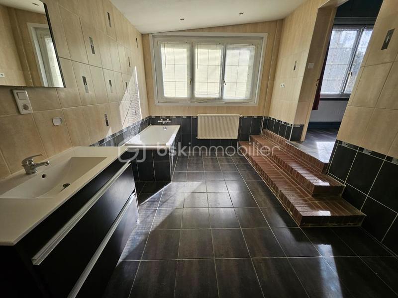 Maison - 161 m² - 7 pièces