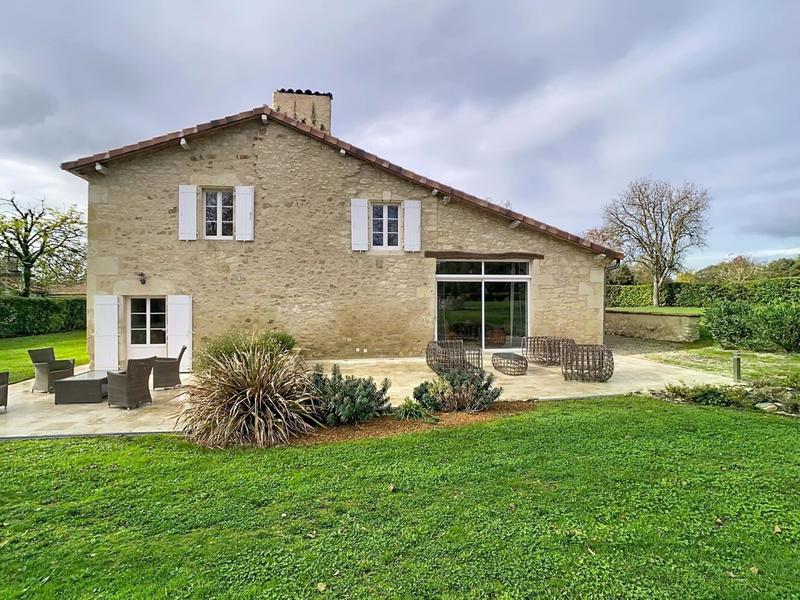 Maison - 252 m² - 5 pièces