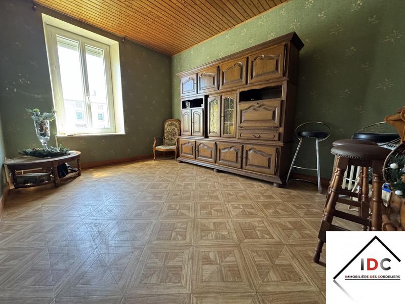 Maison - 213 m² - 3 pièces