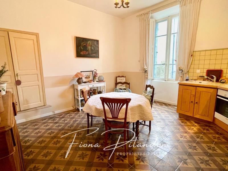 Maison - 357 m² - 13 pièces