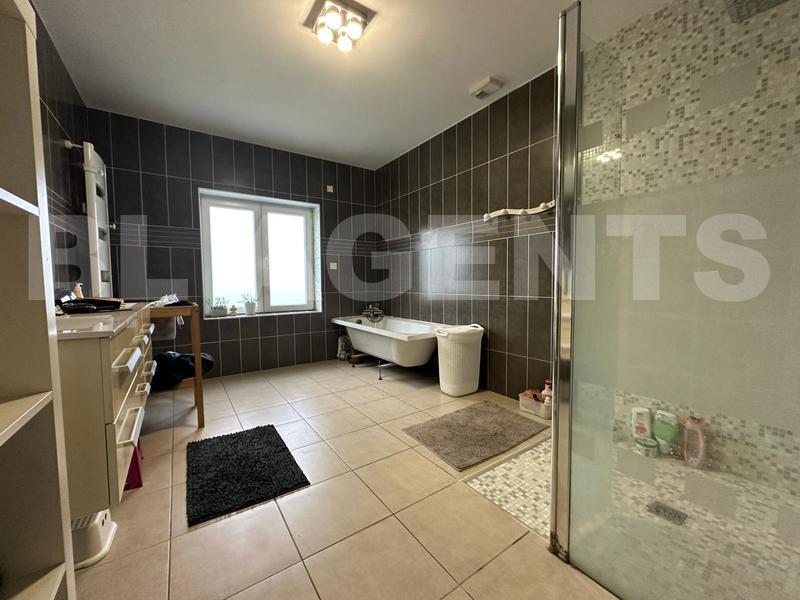 Maison - 200 m² - 5 pièces