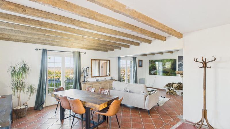 Propriété - 260 m² - 9 pièces