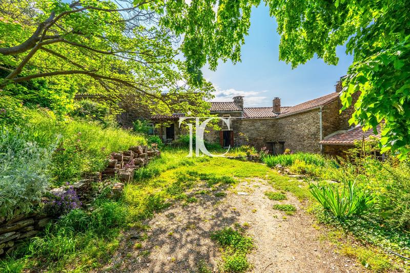 Maison - 205 m² - 8 pièces