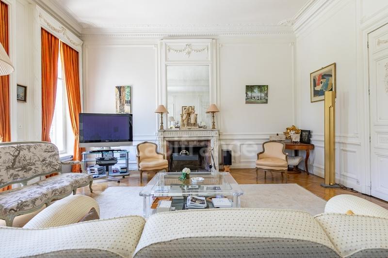 Appartement bourgeois - 260 m² - 6 pièces
