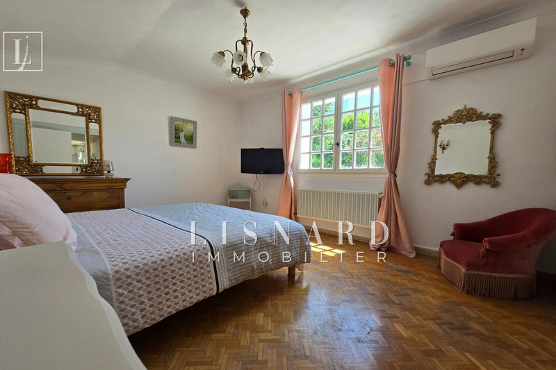 Maison - 240 m² - 6 pièces