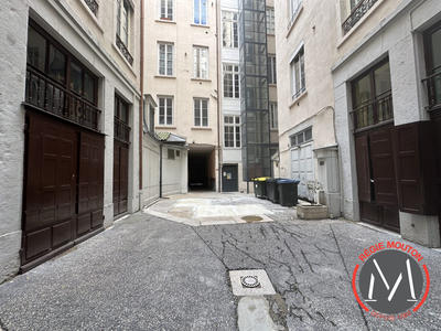 Parking / Garage - 8 m²