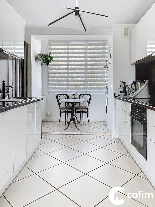 Appartement - 93 m² - 4 pièces