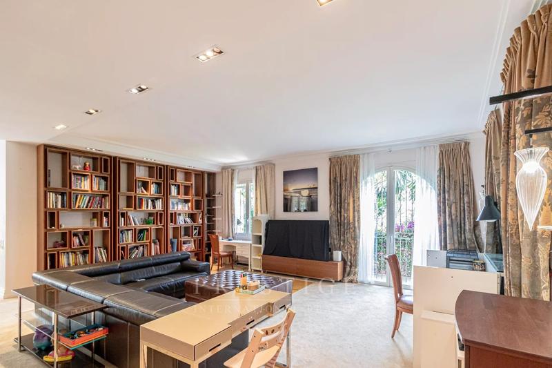 Maison - 246 m² - 6 pièces