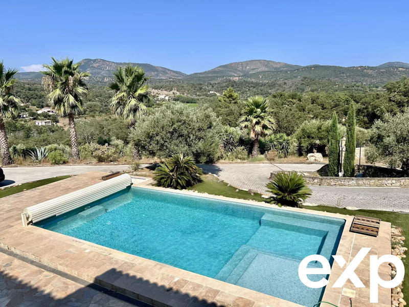 Villa - 247 m² - 7 pièces