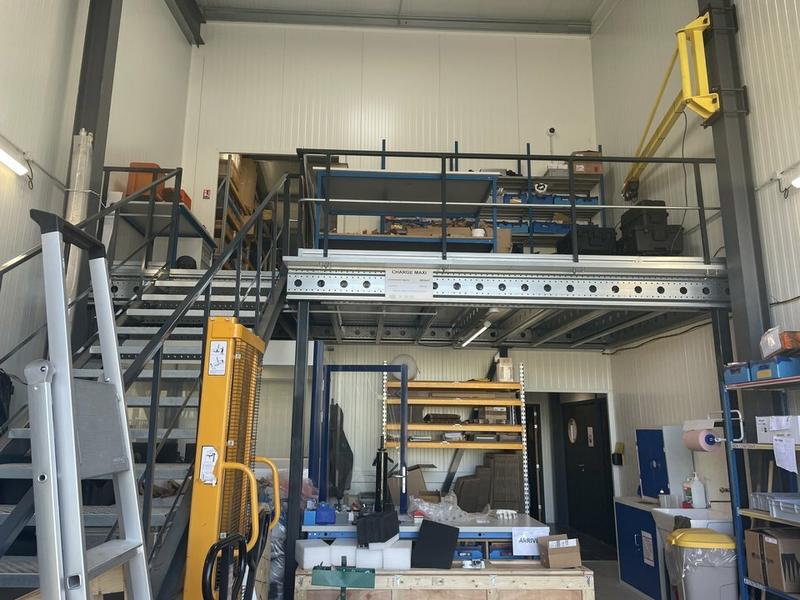 Local d'activité / Entrepôt - 590 m²