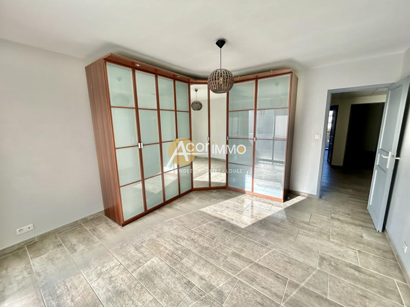 Appartement - 99 m² - 4 pièces