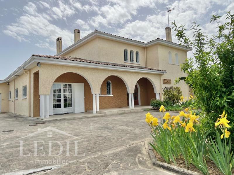 Propriété - 220 m² - 6 pièces