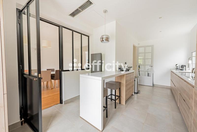 Maison - 232 m² - 9 pièces