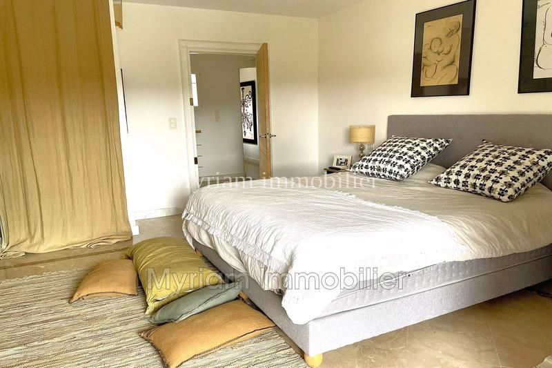 Maison - 240 m² - 6 pièces